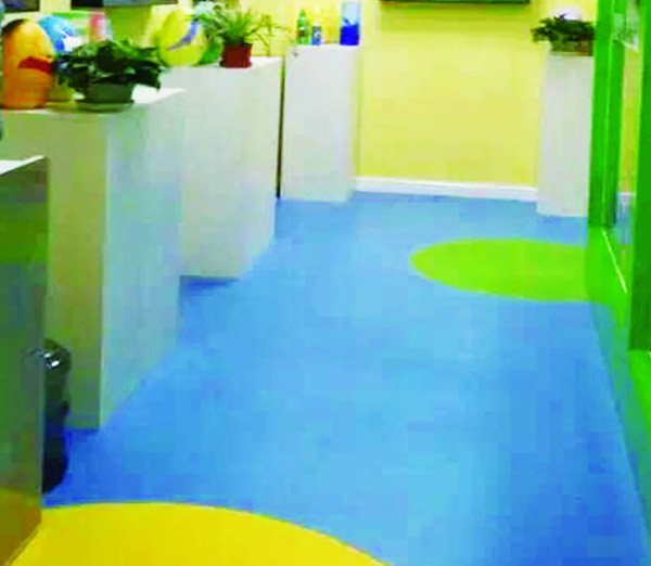 美術(shù)教育小學(xué)地板